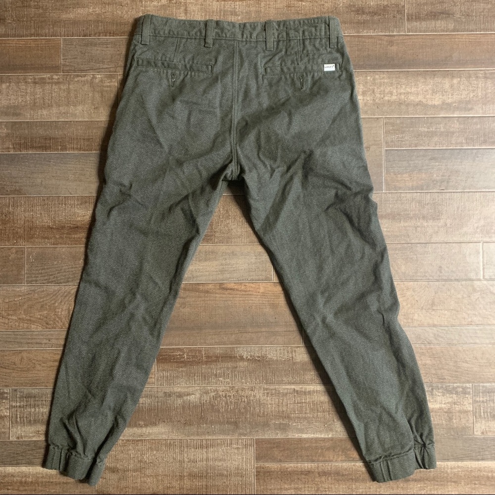 💵✅ Olive Levi’s Pants ✅💵